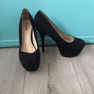 Black heels with hot pink bottom